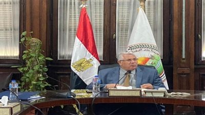 بالصور | وزير الزراعة يبحث مع قيادات الوزارة آليات تطوير الخدمات المقدمة للفلاح