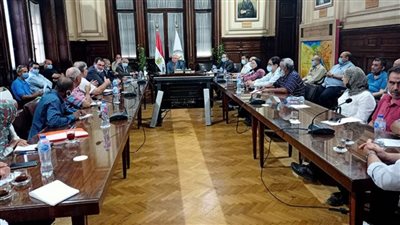 وزير الزراعة يجتمع برؤساء الاقسام والباحثين في معهد بحوث البساتين