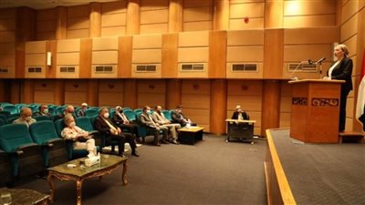 بالصور | وزيرة البيئة تستعرض جهود مصر في مواجهة آثار تغير المناخ 