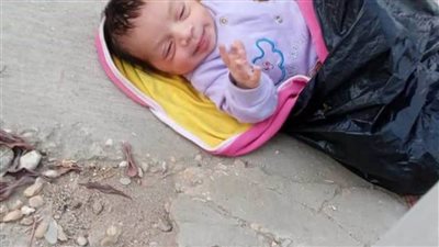 سيدة تعثر على رضيع بمدخل منزلها في الدقهلية 