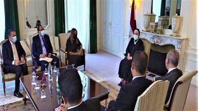 بالصور | وزيرة التجارة تعقد سلسلة لقاءات مكثفة مع عدد من كبرى الشركات الفرنسية