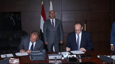 بالصور | وزير النقل يشهد توقيع بروتوكول مع شركات خاصة لإدارة وتشغيل أنشطة السكك الحديدية
