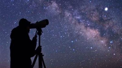 البحوث الفلكية: مصر بها نيزك على الحدود المصرية الليبية.. اعرف التفاصيل