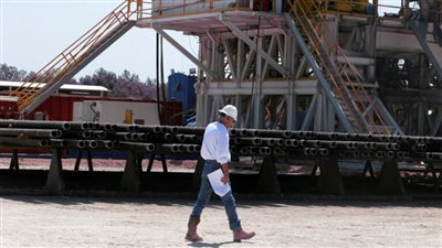 النفط يصعد رغم بيانات أمريكية غير متوقعة