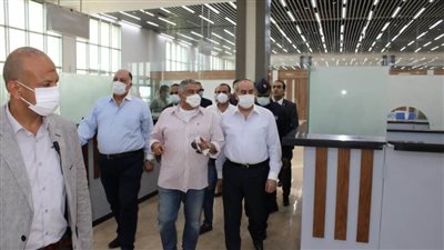 وزير الطيران المدني يتفقد إجراءات التشغيل بمطار العلمين