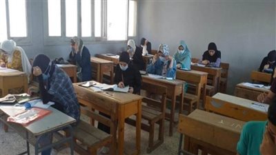 الثانوية العامة 2021 | ضبط طالبة زرعت سماعة بأذنها داخل لجنة امتحان علم النفس 