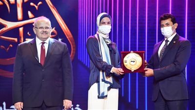 وزير  الرياضة يكرم هداية ملاك وسيف عيسي علي هامش احتفال ختام مهرجان إبداع