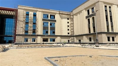 بالصور | د. خالد عبدالغفار يستعرض تقريرًا حول جامعة المنصورة الجديدة الأهلية