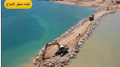 بالصور | وزير النقل يتفقد أعمال تطوير ميناء العين السخنة