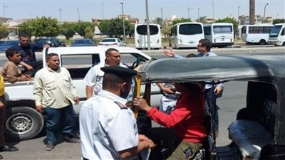بالصور | جهازا مدينتي العبور ودمياط الجديدة ينفذان حملتين لمنع سير 
