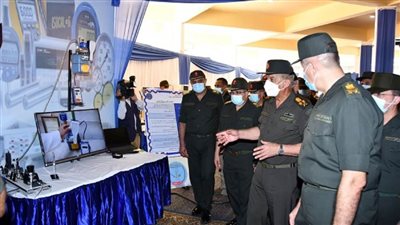 بالصور | وزير الدفاع يتفقد إحدى الوحدات الفنية للأسلحة التابعة لإدارة الأسلحة والذخيرة 