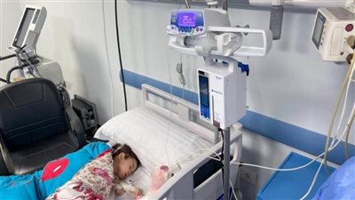 بالصور | مستشفى معهد ناصر يبدأ حقن العلاج الچيني لمريضة بضمور العضلات