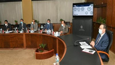 بالصور | وزير البترول يتابع تقدم تنفيذ برنامج التوسع في محطات الغاز الطبيعي للسيارات