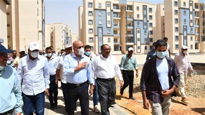 وزير الإسكان يتفقد الوحدات السكنية لمنخفضى الدخل بالمبادرة الرئاسية 