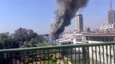محافظ القاهرة ومدير الأمن يتفقدان موقع حريق مركب عمر الخيام بالزمالك 
