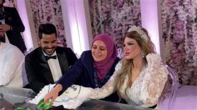 شاهد بالصور .. عقد قران ياسمين الخطيب ورجل أعمال مصري علي يد مأذونة