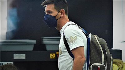 تمهيدًا لانضمامه إلى فريق باريس سان جيرمان.. ميسي يصل باريس 