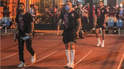 تضم 21 لاعبًا.. حافلة الأهلي تصل استاد الإسكندرية استعدادا لمباراة الإسماعيلي 