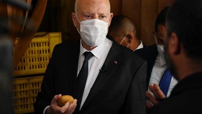 قيس سعيد: سيتم التصدي لكل من يحاول التحكم في قوت الشعب التونسي 