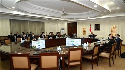 بالصور | وزير الإسكان يعقد اجتماعا لمتابعة تشغيل منطقة الأعمال المركزية بالعاصمة الإدارية