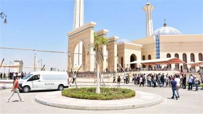 بالصور | نجوم الفن يتوافدون على جنازة دلال عبدالعزيز