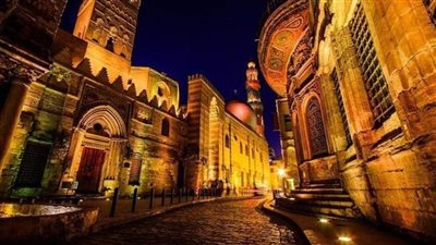 رئيس الوزراء: الدولة تسعى لتحويل القاهرة التاريخية إلى منطقة تراث عالمى