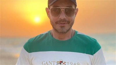 متابعة تسخر من أحمد زاهر.. والفنان يرد: «يا ريت تلغي متابعتي».