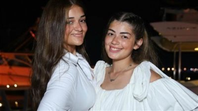 ملك أحمد زاهر تُدافع عن شقيقتها 