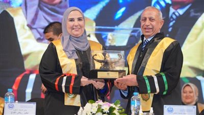 وزيرة التضامن الاجتماعي تشهد حفل تخرج دفعة جديدة من كلية الدراسات العليا بالإدارة بالأكاديمية العربية 