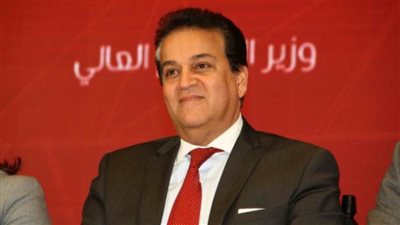 وزير التعليم العالي يكشف مجموعه في الثانوية العامة.. ونصيحة للطلاب قبل تسجيل الرغبات (فيديو)