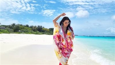 درة تستمتع بعطلتها الصيفية علي البحر