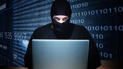 بالفيديو..هاكر يسرق 200 ألف جنيه من مواطنة.. والبنوك تحذر 