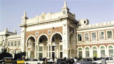 مدبولي يكلف بدهان جميع واجهات المباني المحيطة بميدان محطة مصر بالإسكندرية