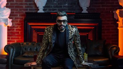 فيديو.. البلوجر أحمد حسام يقتحم عالم الغناء ويقدم أغنية 