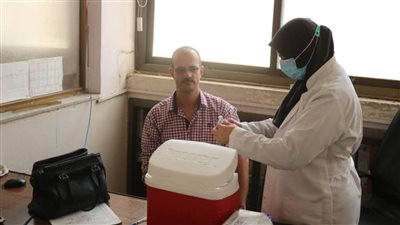 بدء تطعيم لقاح كورونا للعاملين في المصالح الحكومية بشمال سيناء