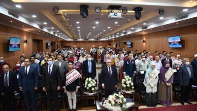 محافظ بورسعيد يكرم اوائل الثانوية العامة والازهرية