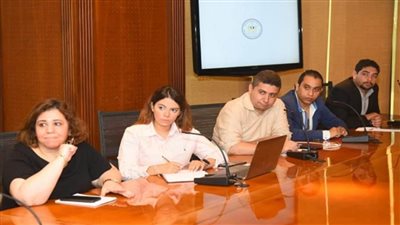 بالصور | وزيرة الهجرة تجتمع بغرفة العمليات لمتابعة تسجيل المسافرين للحصول على لقاح كورونا 