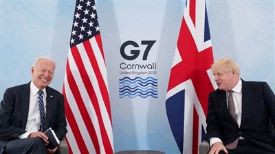 جونسون يُطالب بايدن بتأجيل انسحاب القوات الأمريكية من أفغانستان