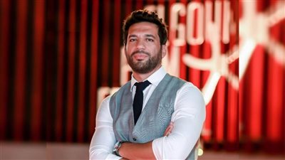 حسن الرداد ينشر صورة بصحبة شقيقته: «أختي وبنتي ونور عيني»