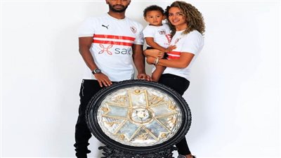 شيكابالا يتحدى مجاهد ويحتفل بدرع الدوري مع عائلته 