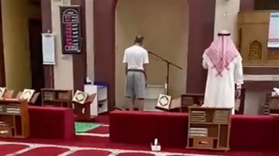 الأوقاف الكويتية تُقرر إيقاف «مؤذن الشورت»