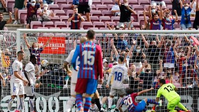 الشوط الأول.. برشلونة يضرب خيتافي بهدفين 