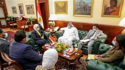 بالصور | وزيرة الصحة والسفير الكويتي يناقشان الضوابط الصحية للمسافرين بين البلدين