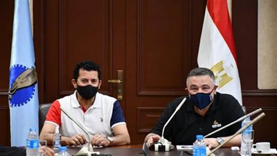 بالصور | وزير الرياضة ومحافظ البحر الأحمر يناقشان إنشاء استاد للغردقة