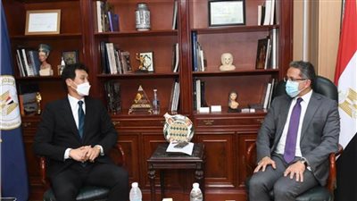 وزير السياحة والآثار يلتقي سفير كوريا الجنوبية بالقاهرة