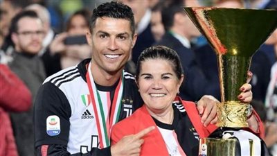 رونالدو يكشف عن الأسباب التي دفعته لمنع والدته من حضور المباريات الهامة 