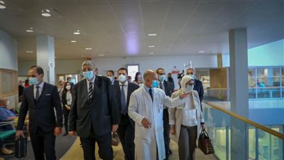 بالصور..وزيرة الصحة تتفقد المركز القومي لعلاج الأورام بفرنسا للاطلاع على منظومة التشخيص والعلاج للمرضى ونقل  التجربة إلى مستشفيات ومراكز الأورام بمصر