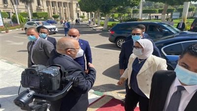 وزيرة الصحة تصل مقر جامعة القاهرة لتفقد مراكز تطعيم كورونا