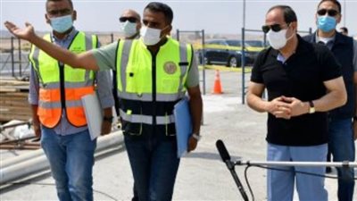 الرئيس السيسي يتفقد سير الأعمال الجارية لربط محور شينزو آبي بمنطقة التجمع