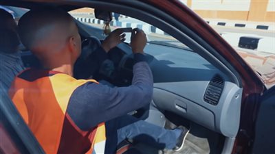 لعدم تركيب الملصق الإلكتروني.. سحب 2960 رخصة مركبة خلال 24 ساعة